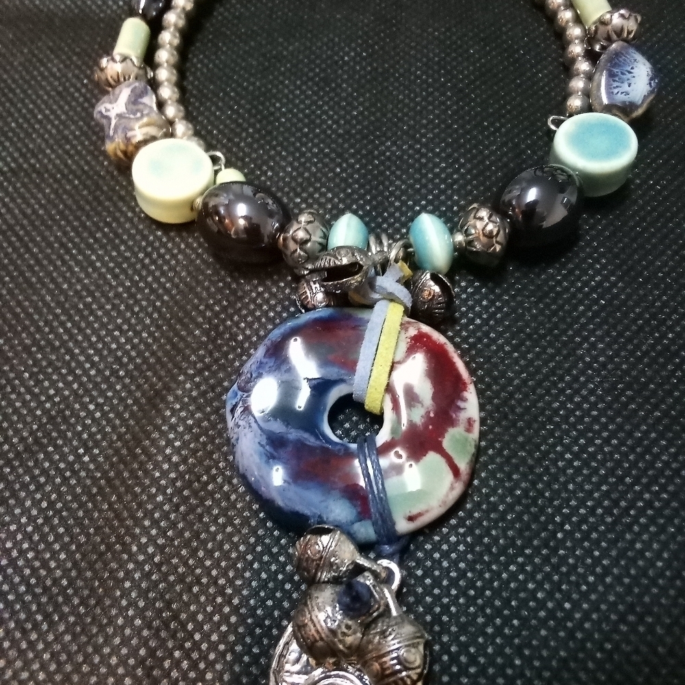 NWOT Peace Vibes ✌️Multicolor Pendant Choker Necklace, Very Colorful Stones. - Picture 11 of 11